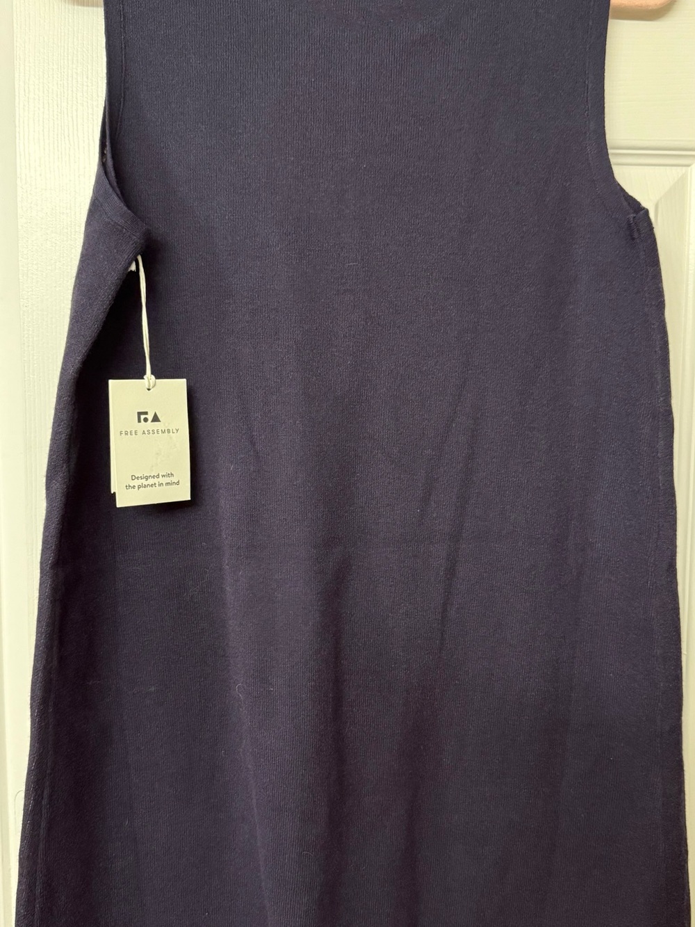 Free Assembly Sweater Dress. Sleeveless Navy Floral Knit Shift Dress size L - Picture 4 of 5